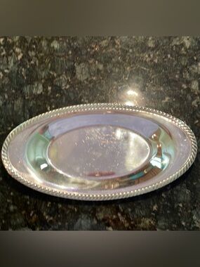 Vintage WM Rogers Silverplate oval bread serving Tray
